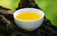 茶油怎么涂抹頭發(fā)如何正確使用茶油洗頭？